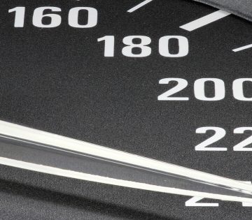 200 felett zuzott az autopalyan elvettek az autojat 360x315