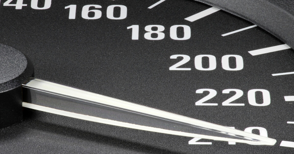 200 felett zuzott az autopalyan elvettek az autojat