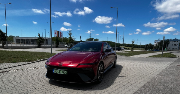 A Hyundai Ioniq 6 N Line mar nem paraztat be ekkora hatotavval barhova eljutunk