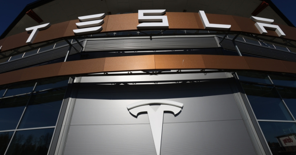 A Tesla visszaszerezte vezeto szerepet a globalis elektromos jarmueladasban