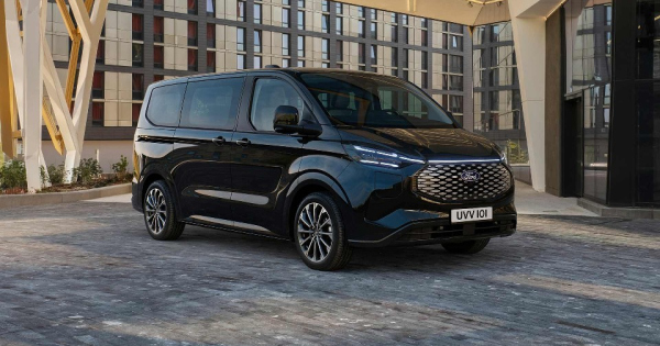 A csalad elektromos kisbusza – Ford E Tourneo Custom teszt