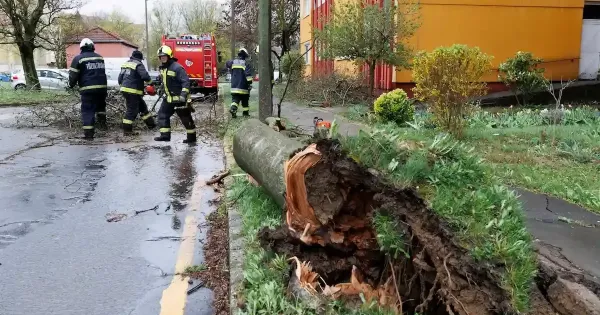 Akar piros riasztast is kiadhatnak vihar zivatar es jegeso miatt delutanra