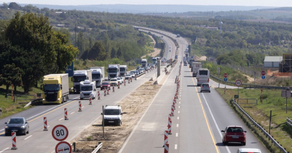 Elszabadultak az indulatok Vitezy David kemenyen kiosztotta az autopalyafenntartot a dobbenetes lezarasok miatt