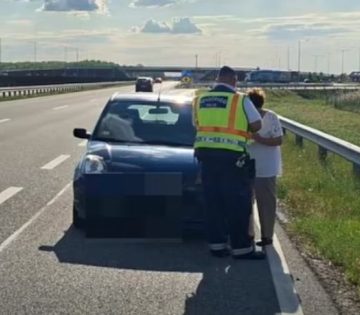 Forgalommal szemben autozott egy neni az M44 esen 360x315