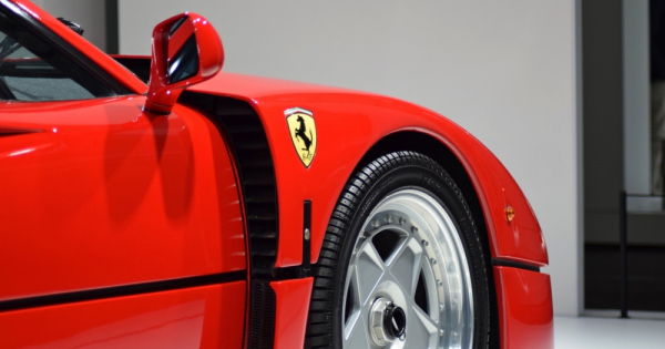 Forradalmi biztonsagi megoldast szabadalmaztatott a Ferrari utkozeskor direkt kitorhet a kerek