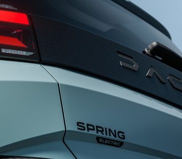 Hivatalos kepen a nagyon olcsonak igert uj elektromos Dacia 360x315