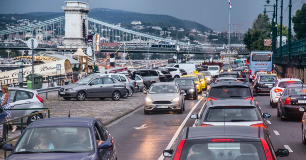 Ketsebessegu Magyarorszagon egyre nagyobb a szakadek az europai autopiac es a hazai valosag kozott