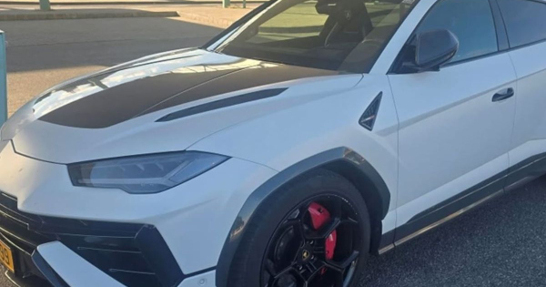 Komoly fogas a hataron 120 millio forintos Lamborghinit foglaltak le