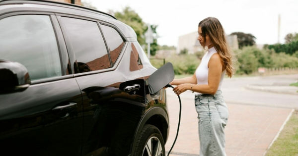 Magyar autosok tizezrei keslekednek a rendszamcserevel pedig veszesen kozeleg a hatarido