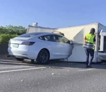 Nekiment a Reuters a Tesla FSD adatainak 360x315