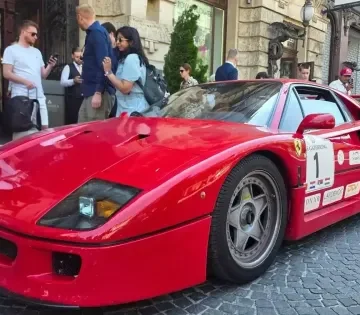 Ritka Ferrari F40 tunt fel Budapesten megallt korulotte az elet 360x315