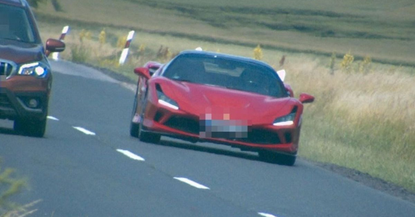Szaguldo Ferrarit fotozott a traffipax a Balatonnal