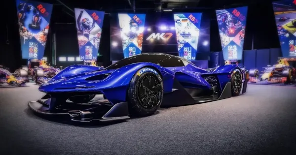 1200 loero 50 peldany itt a Red Bull hiperautoja