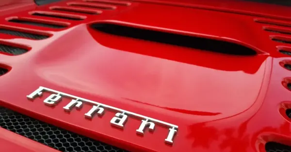 14 ev utan ujra van kezi valtos Ferrari