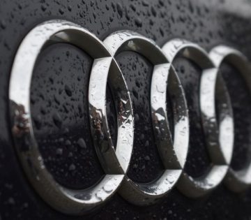 Atvettek diplomajukat a Szechenyi Egyetem Audi Hungaria Jarmumernoki Karanak vegzosei 360x315