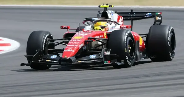 Brit Nagydij Hamilton nyerte a szabadedzest
