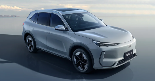 Csucsdontes Geely modra Kinan kivul