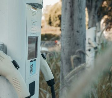 Elektromos autotoltot telepitene Millios hozzajarulast kinal a Mol 360x315