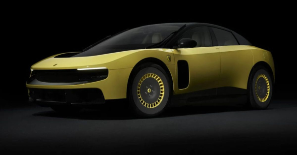 Erosen velemenyes kulseju es hangtalan megis jol fogy az elso villanyos Ferrari