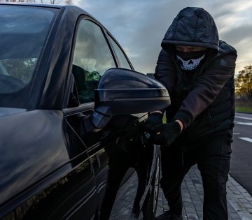 Ezek a modern autotolvajok uj trukkjei ezert olyan nehez megallitani oket 360x315