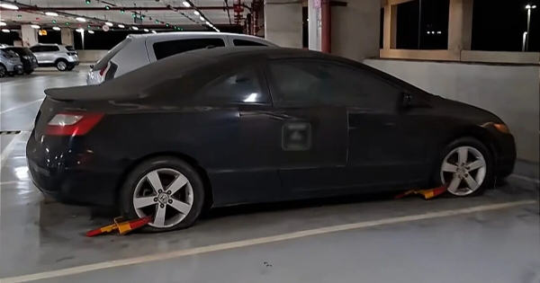Hat eve all elhagyva egy rejtelyes auto a repteren