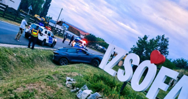 Igazabol elloptam de ne mondjak el senkinek – kerte a civil ruhas rendoroket miutan arokba csuszott a szajreval