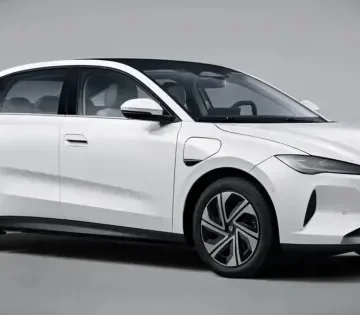 Jon az elso tisztan elektromos Jetta am egy kis csavar is van a buliban 360x315