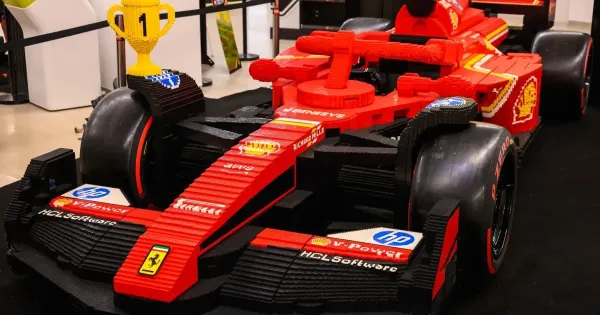 Kicsomagoltak az eletnagysagu LEGO Ferrarit Te is megnezheted kozelrol