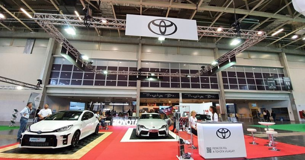 Meg mindig a vilag tetejen a Toyota