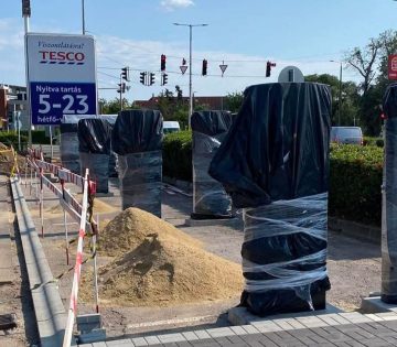 Megerkeztek a toltok Debrecen masodik Tesla Supercharger allomasara 360x315