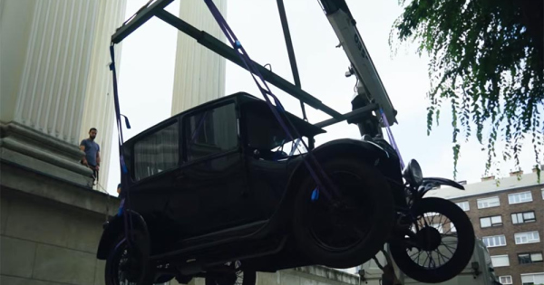 Szazeves autot emeltek be a Nemzeti Muzeumba