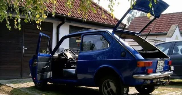 Valosagos csoda Agnes 20 ev utan megtalalta az edesapja elso autojat – igy kerult elo az imadott kisauto