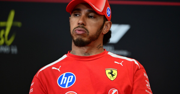 Atveros uzlethez adta a nevet Lewis Hamilton