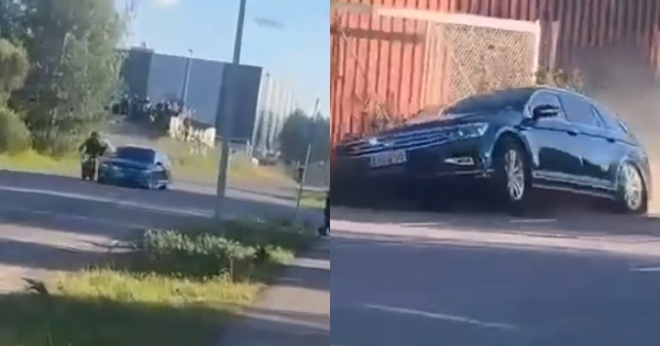 Autoval loktek le az utrol a motorost a rendorok