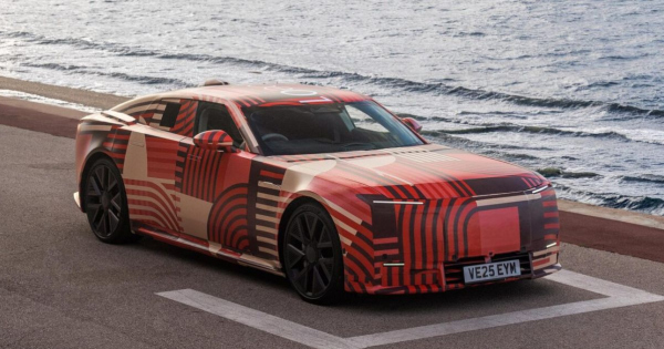 Belul is tiszta lappal kezd a Jaguar uj korszakanak elso autoja a Type 01
