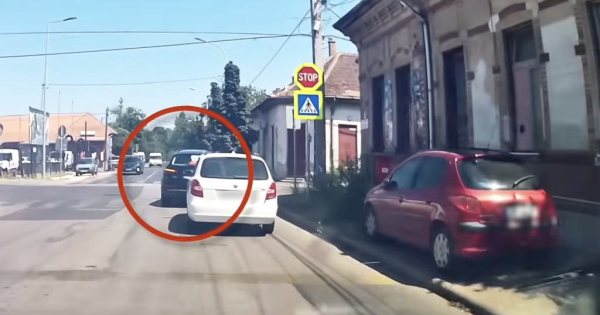 Lazan az ut kozepen hagyta az Audit amig beszaladt a boltba