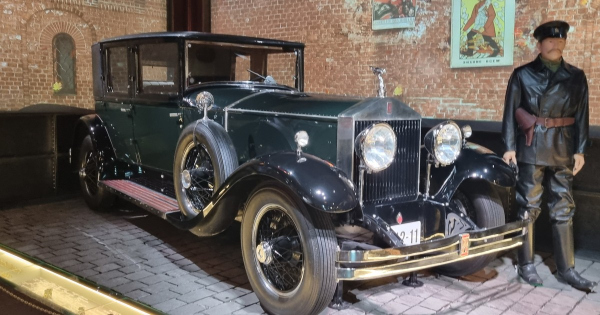 Lenin kulonleges Rolls Royce ja 35 ev utan kerult elo a garazsbol