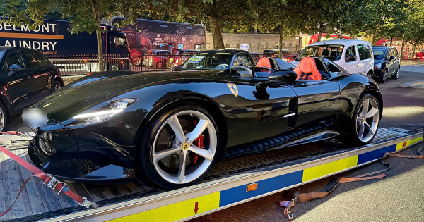 Meregdraga szuperautokra csapott le a londoni rendorseg