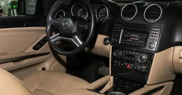 Visszaternek a fizikai gombok a Mercedes autoiba