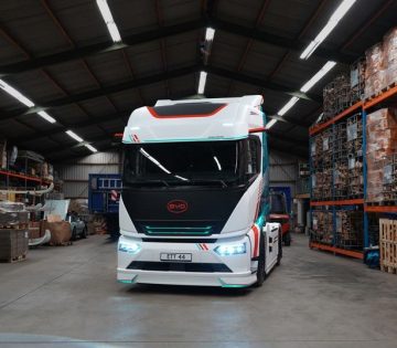44 tonnaval szivatna a Teslat a Byd 360x315