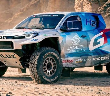 A Toyota bemutatta a 2027 es Dakar ralira fejlesztett hidrogenes Hiluxot 360x315
