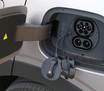Abszurd elektromos gyorstoltot mutattak be 360x315