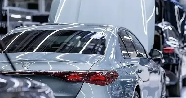 Alkatreszhiany miatt leallt a Mercedes luxusmodelljeinek gyartasa