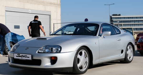 Csodas Toyotakat rejtenek a magyar garazsok