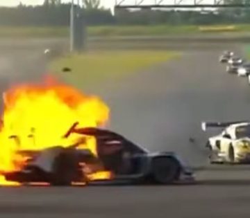 Hosies eletmentes a langolo autobol huzta ki versenytarsat egy pilota 360x315