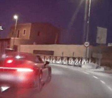 Ibizan menekult rendorok elol egy Porsche 360x315