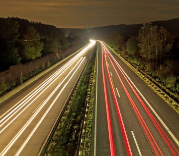 Jogsi nelkul jogilag vakon es ittasan vezetett 240 kilometert ejjel 360x315