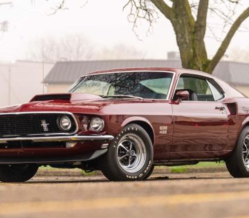 Legendas versenyautok sorakoznak Jack Roush garazsaban 360x315