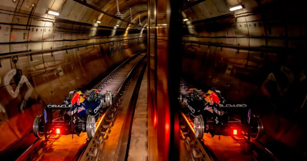 Lement a Red Bull bajnok F1 es autoja a madridi metroba