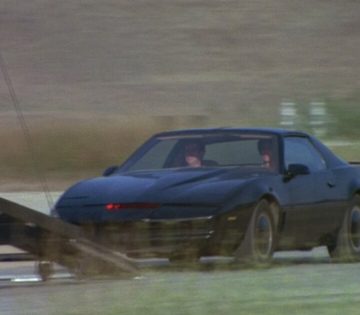 Negyven ev utan ujra a Knight Rider eredeti kamionjaba hajtott KITT 360x315